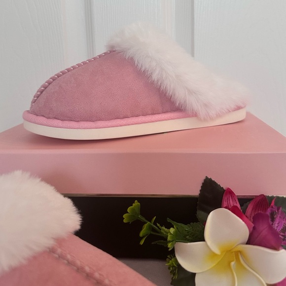 SLIPPERS ~ Cozy Pink Slip-On Slippers with White Fur Accents size 7.5 - Picture 5 of 7